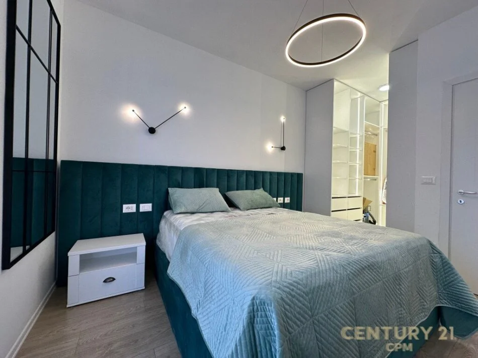 Tirane, jepet me qera apartament 1+1+Ballkon Kati 15, 75 m² 900 € (Tirana Garden Building ne Rrugen e Kavajes)