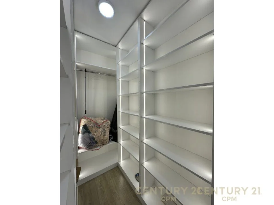 Tirane, jepet me qera apartament 1+1+Ballkon Kati 15, 75 m² 900 € (Tirana Garden Building ne Rrugen e Kavajes)