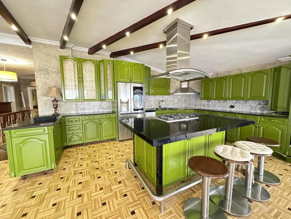 Tirane, shitet 3+1+Aneks+Ballkon Kati 7, 330 m² 800.000 € 