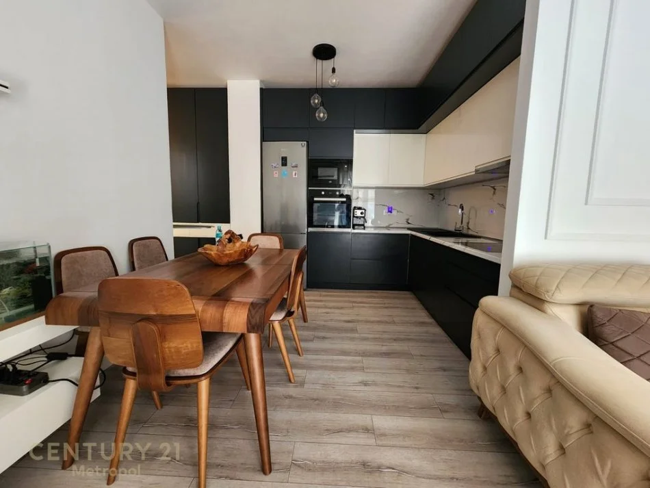 Tirane, jepet me qera apartament 2+1+2 Tualete, Kati 5, 102 m² 1.100 €