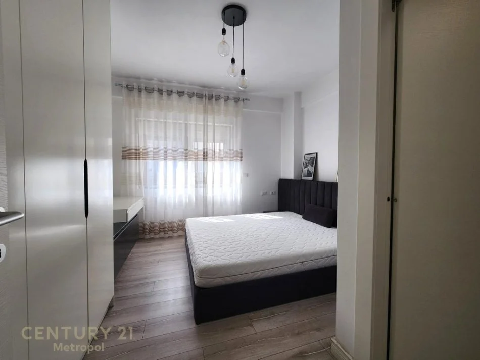 Tirane, jepet me qera apartament 2+1 Kati 5, 102 m² 900 € (prane Ring Center)
