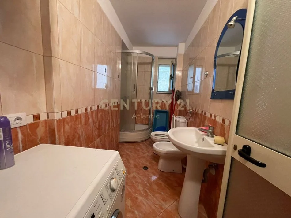 Durres, jepet me qera apartament 1+1 Kati 4, 57 m² 350 € (SHKEMBI I KAVAJES)