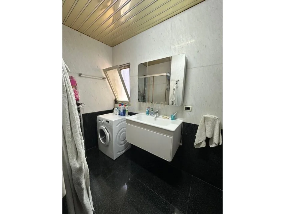 Tirane, jepet me qera apartament 2+1+Ballkon Kati 6, 130 m² 900 € (QENDER)