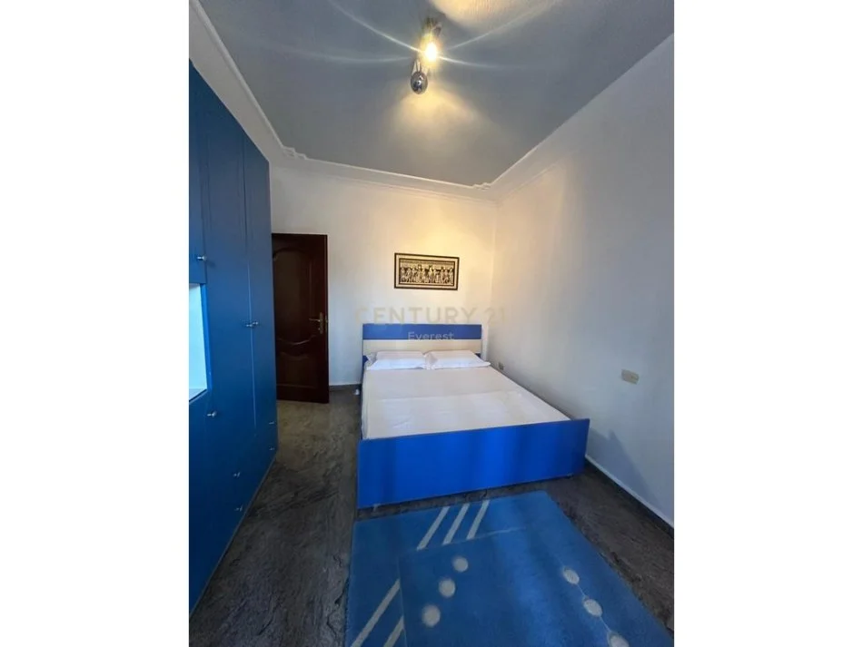 Tirane, jepet me qera apartament 2+1+Ballkon Kati 6, 130 m² 900 € (QENDER)