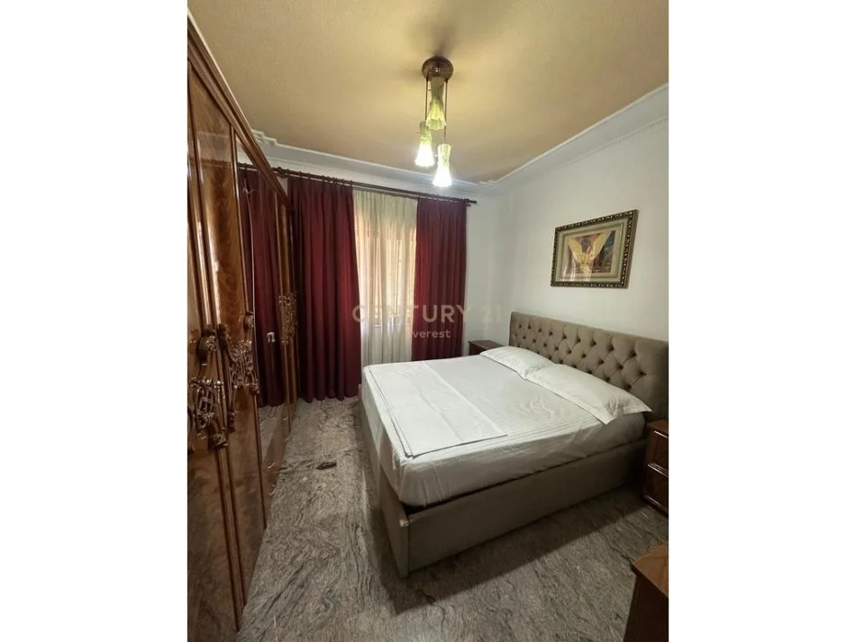 Tirane, jepet me qera apartament 2+1+Ballkon Kati 6, 130 m² 900 € (QENDER)