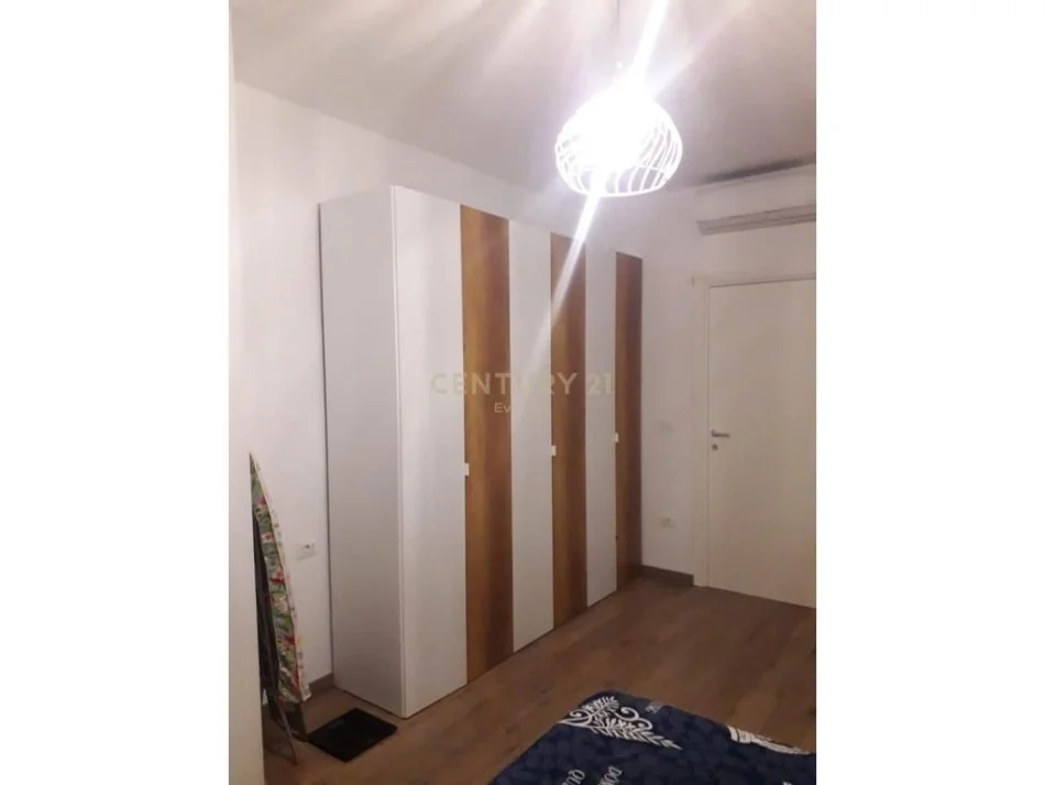 Tirane, jepet me qera apartament 1+1 Kati 5, 70 m² 800 € (Foleja e Gjelber, Rruga Muhamet Gjollesha)