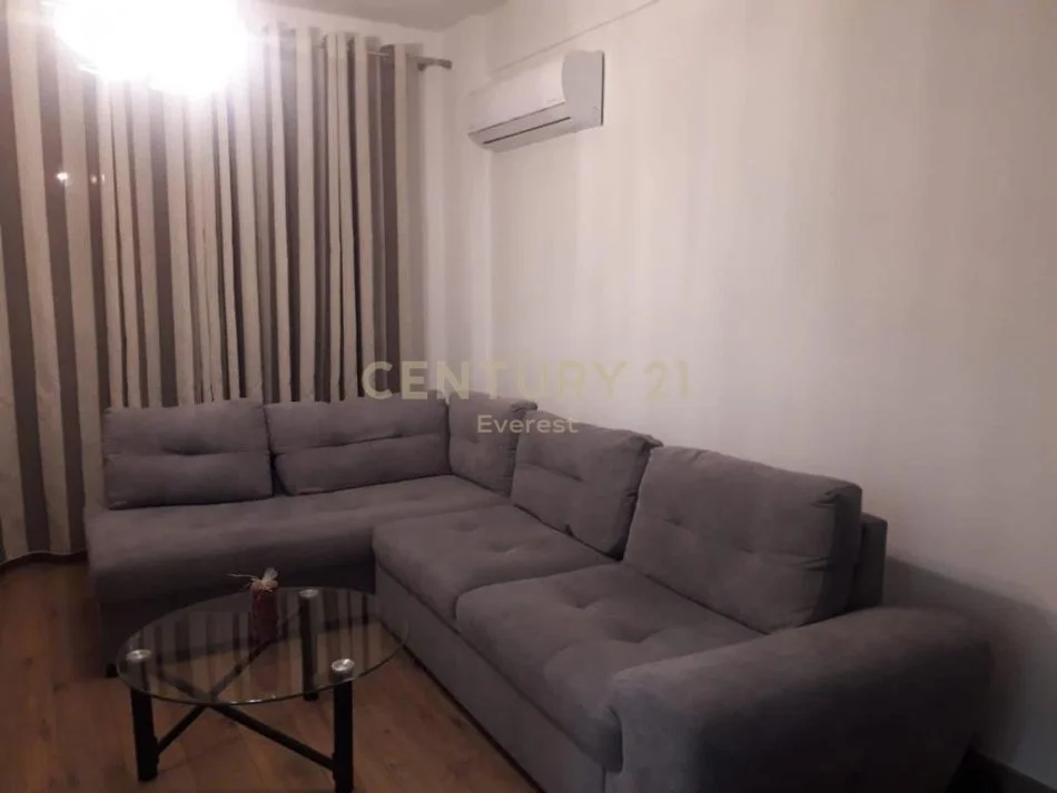 Tirane, jepet me qera apartament 1+1 Kati 5, 70 m² 800 € (Foleja e Gjelber, Rruga Muhamet Gjollesha)