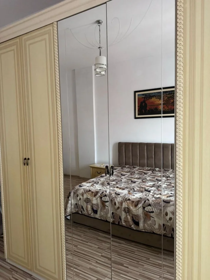 Tirane, jepet me qera apartament 2+1+Aneks+Ballkon Kati 5, 100 m² 100 € (rruga 5 Maj)