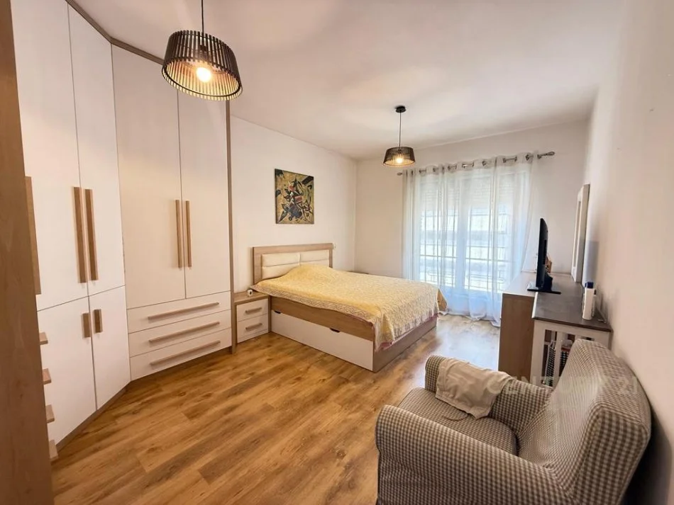 Tirane, jepet me qera apartament 2+1 Kati 5, 133 m² 1.300 € (Kompleksi Deliorgji)