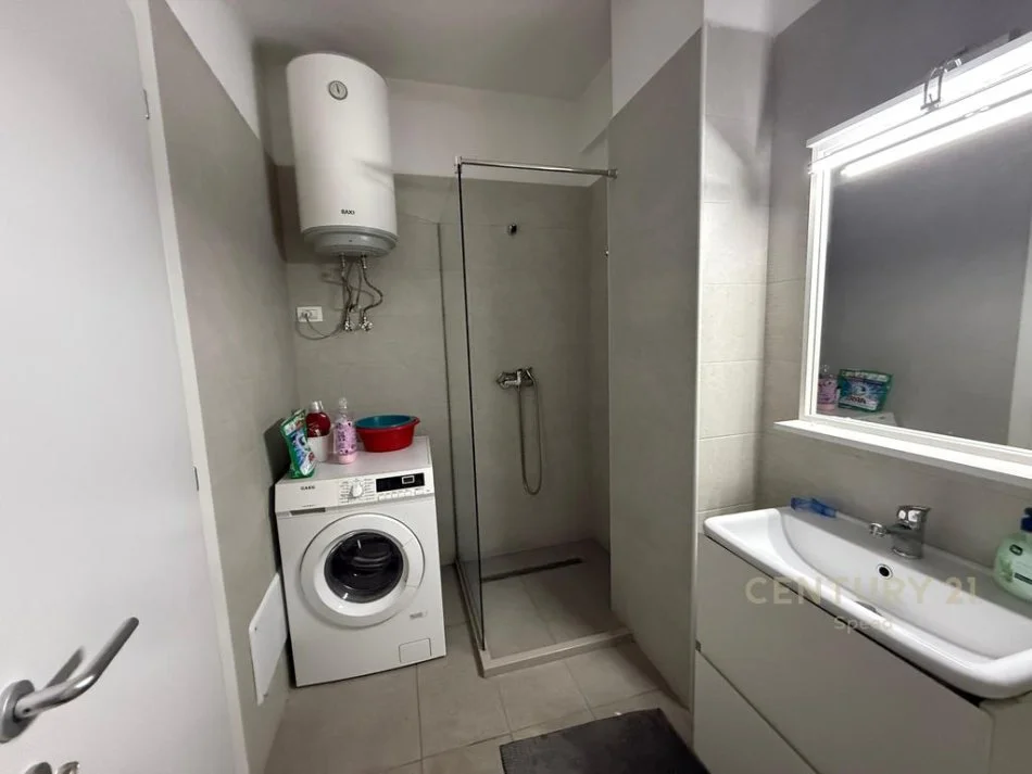 Tirane, jepet me qera apartament 2+1 Kati 5, 133 m² 1.300 € (Kompleksi Deliorgji)