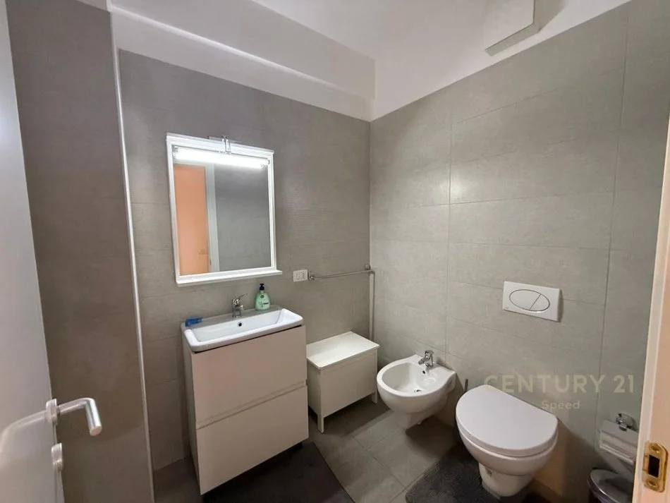 Tirane, jepet me qera apartament 2+1 Kati 5, 133 m² 1.300 € (Kompleksi Deliorgji)