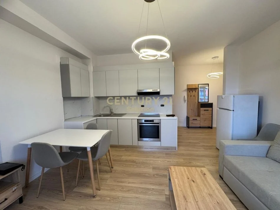Tirane, jepet me qera apartament 1+1 Kati 5, 70 m² 650 € (Prane Kompleksit Dinamo Tirana Albania)