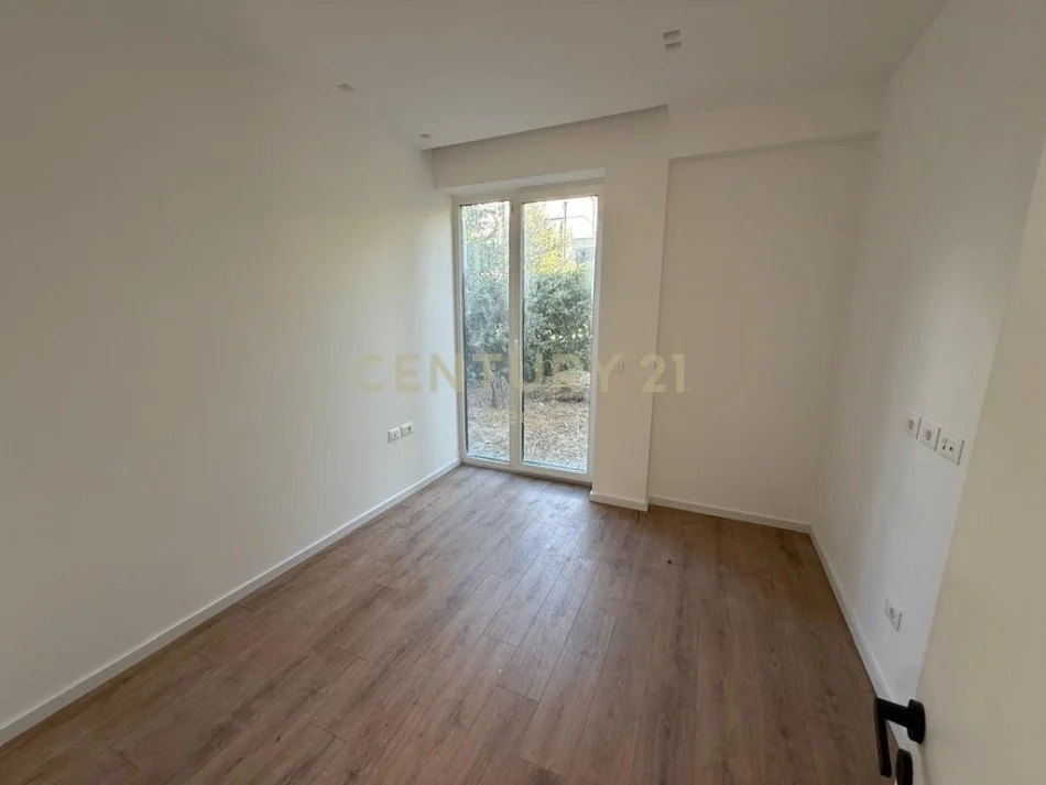 Tirane, jepet me qera apartament 3+1+Aneks+Ballkon Kati 0, 127 m² 1.700 € (Neom120063)