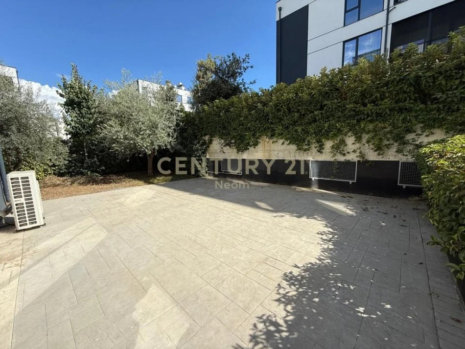 Tirane, jepet me qera apartament 3+1+Aneks+Ballkon Kati 0, 127 m² 1.700 € (Neom120063)