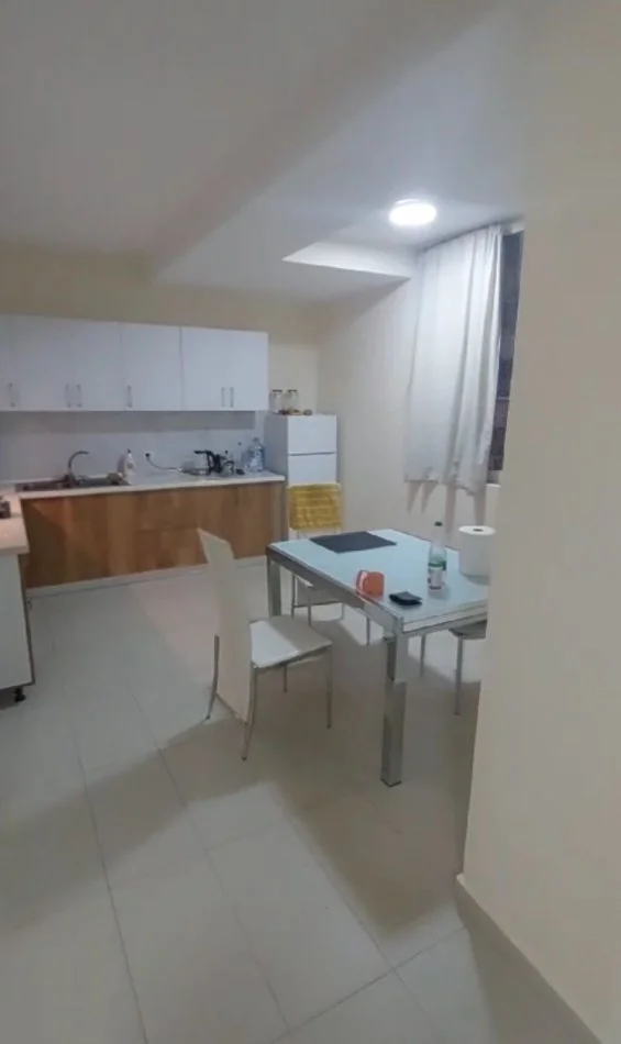 Tirane, jepet me qera apartament 2+1+Ballkon Kati 2, 120 m² 500 € (Bulevardi Bajram Curri)