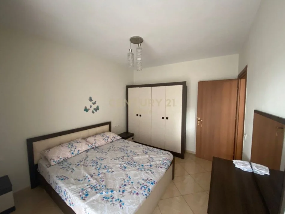 Tirane, jepet me qera apartament 1+1+Ballkon Kati 5, 79 m² 400 € (prane casa italia)