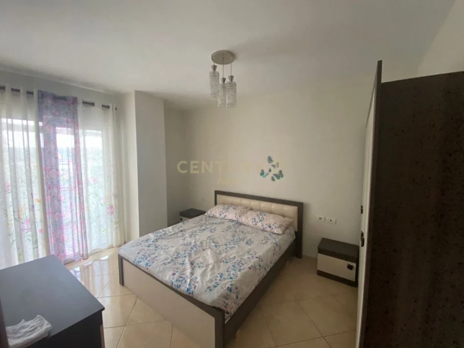 Tirane, jepet me qera apartament 1+1+Ballkon Kati 5, 79 m² 400 € (prane casa italia)