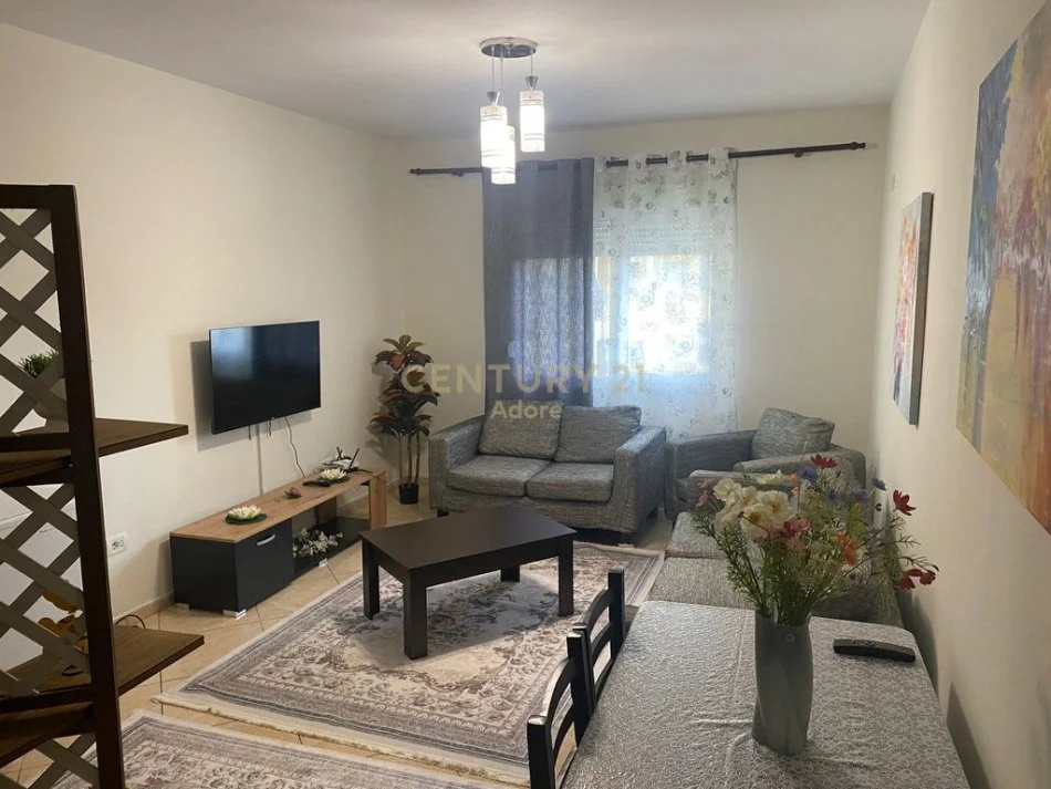 Tirane, jepet me qera apartament 1+1+Ballkon Kati 5, 79 m² 400 € (prane casa italia)