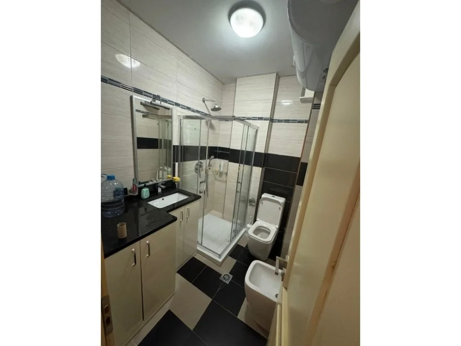 Tirane, jepet me qera apartament 2+1+Ballkon Kati 2, 90 m² 750 € (Selite)