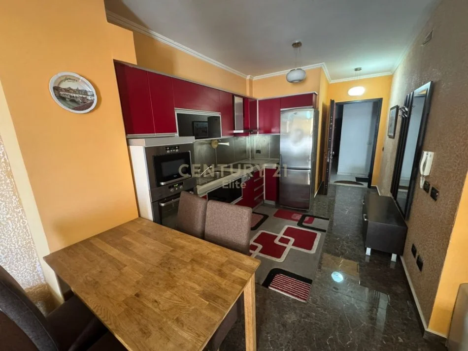 Tirane, jepet me qera apartament 2+1+Ballkon Kati 2, 90 m² 750 € (Selite)