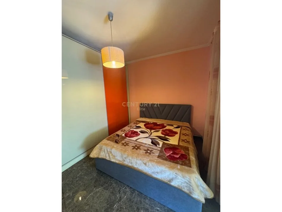 Tirane, jepet me qera apartament 2+1+Ballkon Kati 2, 90 m² 750 € (Selite)