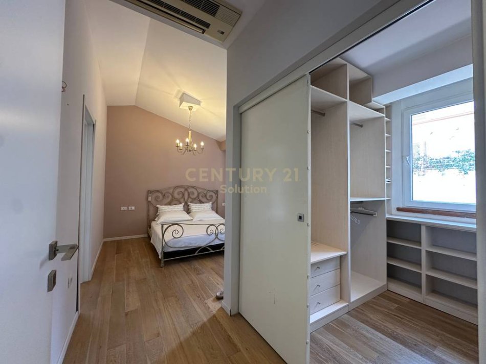 Tirane, jepet me qera apartament 2+1+Ballkon Kati 5, 120 m² 1.000 € (kodra e diellit)