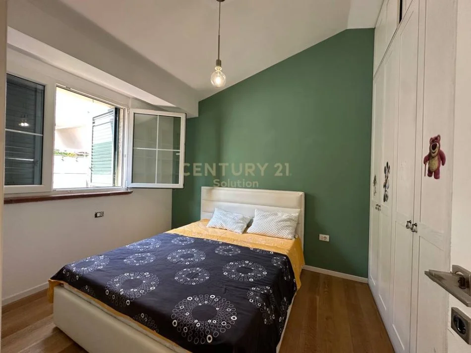 Tirane, jepet me qera apartament 2+1+Ballkon Kati 5, 120 m² 1.000 € (kodra e diellit)