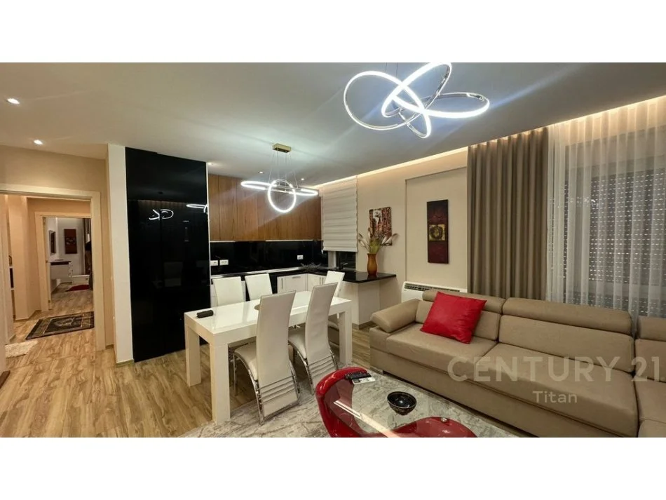Tirane, jepet me qera apartament 2+1 Kati 6, 115 m² 800 € 