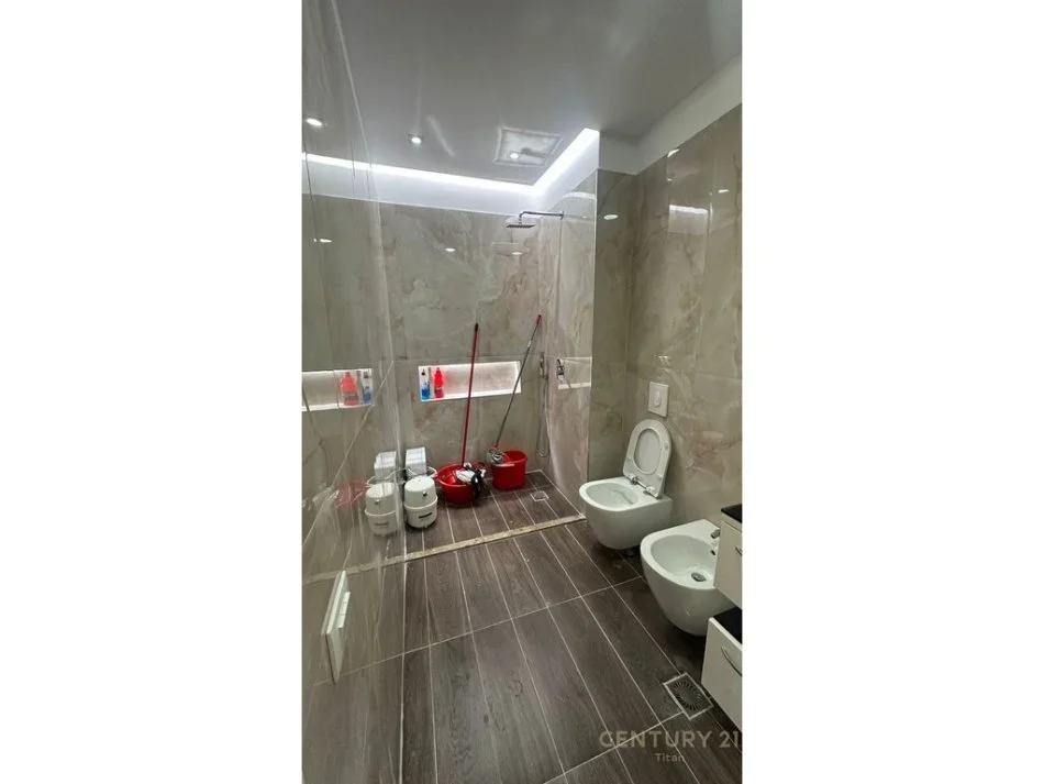Tirane, jepet me qera apartament 2+1 Kati 6, 115 m² 800 € 