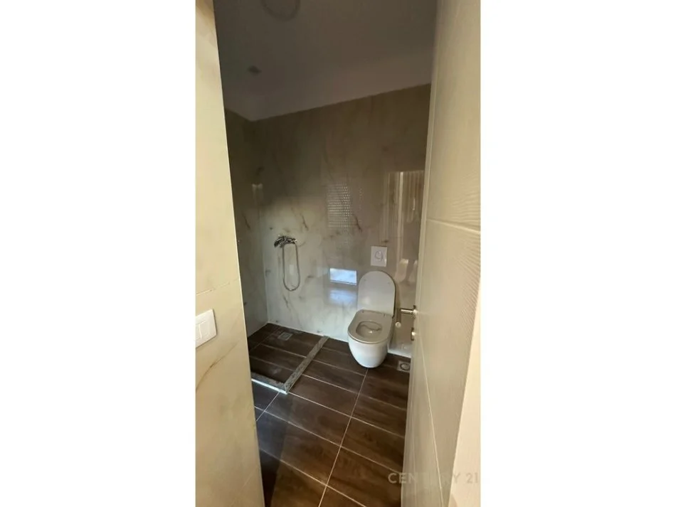 Tirane, jepet me qera apartament 2+1 Kati 6, 115 m² 700 € 