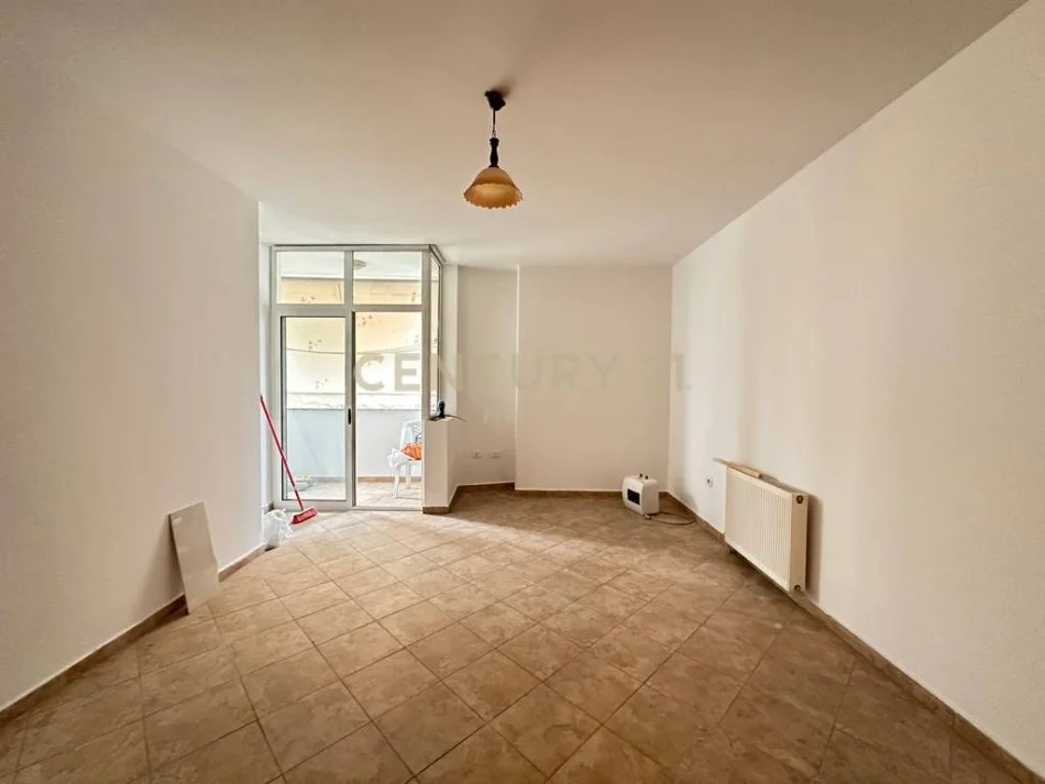 Shqiperi, jepet me qera apartament 2+1+Aneks+Ballkon Kati 3, 90 m² 500 € (Neom120165)