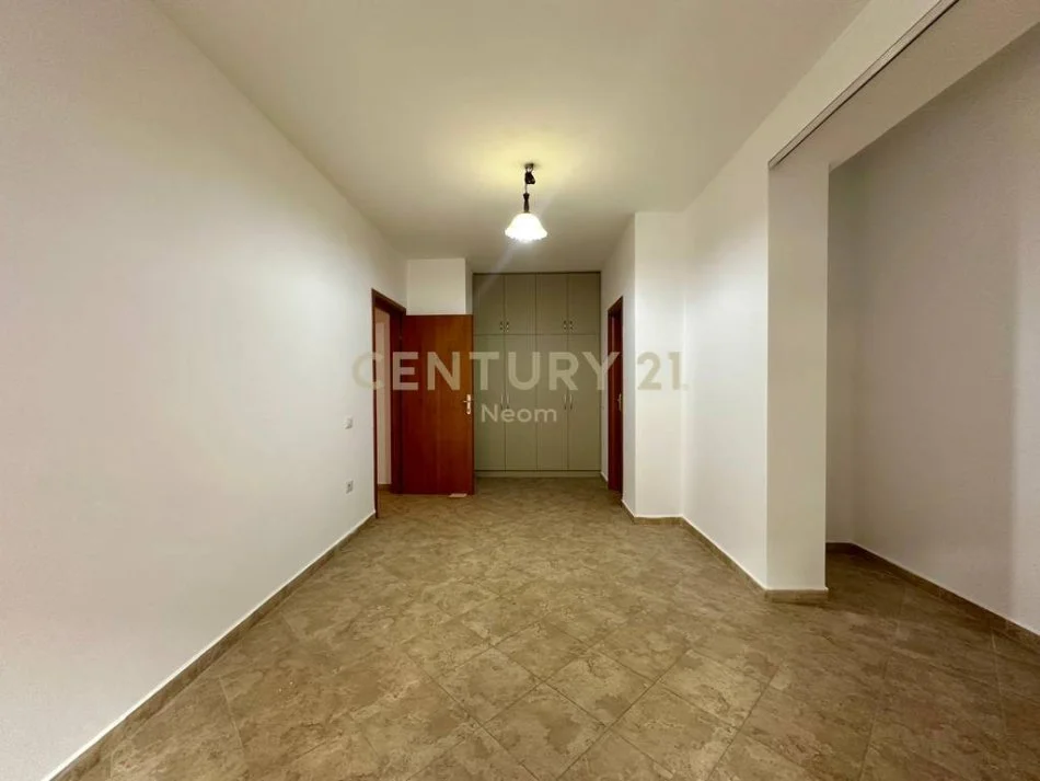 Shqiperi, jepet me qera apartament 2+1+Aneks+Ballkon Kati 3, 90 m² 500 € (Neom120165)