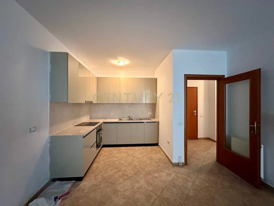 Shqiperi, jepet me qera apartament 2+1+Aneks+Ballkon Kati 3, 90 m² 500 € (Neom120165)