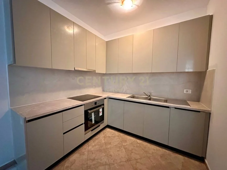 Shqiperi, jepet me qera apartament 2+1+Aneks+Ballkon Kati 3, 90 m² 500 € (Neom120165)