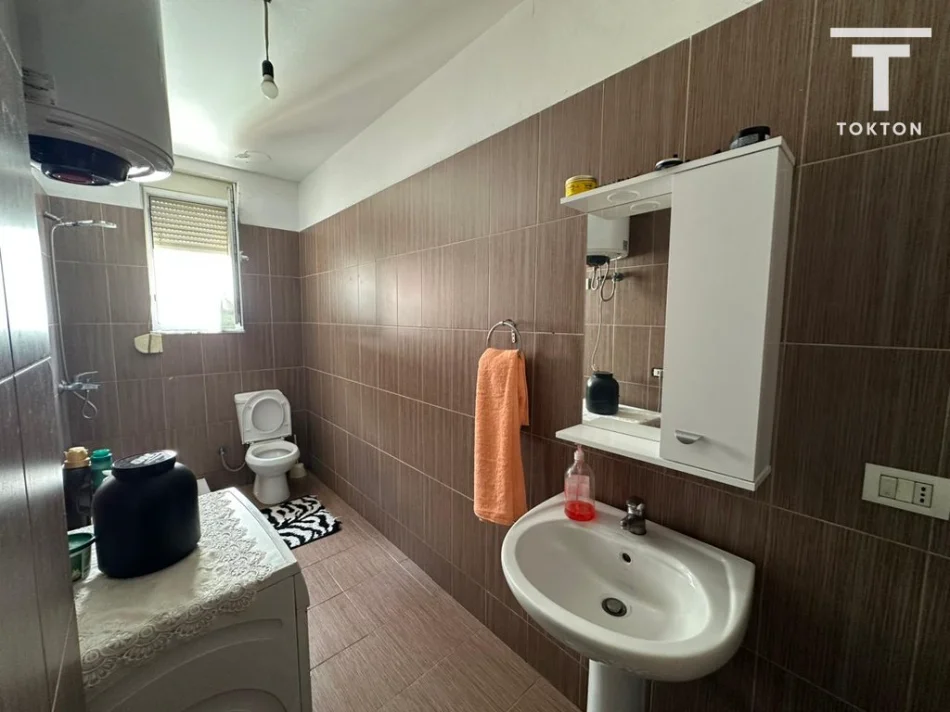 Tirane, shitet apartament 2+1 Kati 7, 93 m² 120.000 € (kthesa e kamzes)