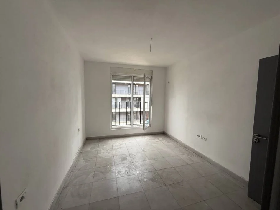 Tirane, jepet me qera apartament 2+1 Kati 3, 117 m² 600 € 
