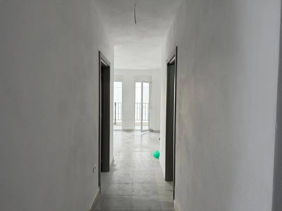 Tirane, jepet me qera apartament 2+1 Kati 3, 117 m² 600 € 