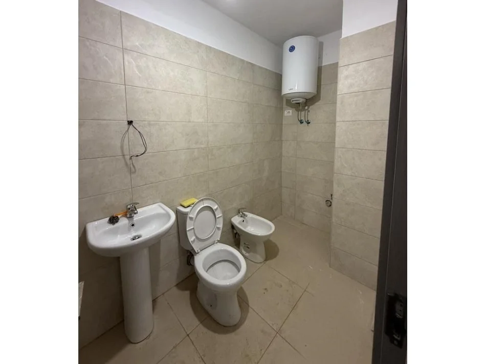 Tirane, jepet me qera apartament 2+1 Kati 3, 117 m² 600 € 