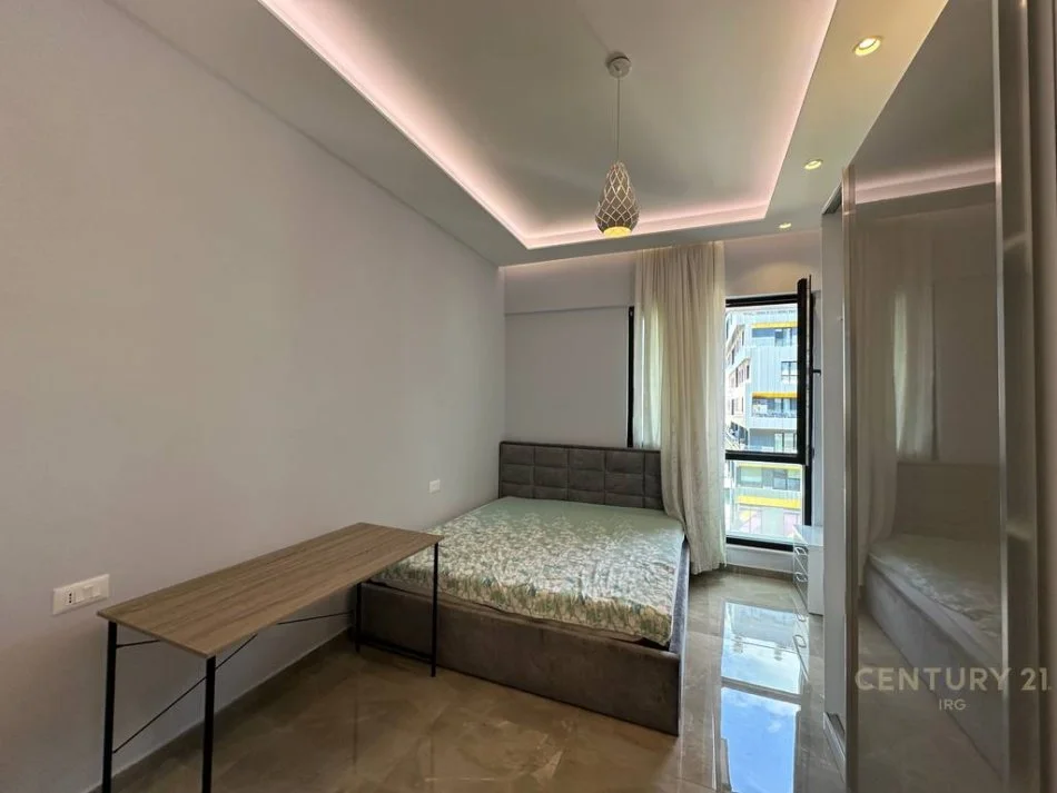 Tirane, jepet me qera apartament 1+1 Kati 4, 72 m² 700 € (Square 21 Tirana Albania)