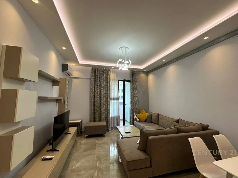 Tirane, jepet me qera apartament 1+1 Kati 4, 72 m² 700 € (Square 21 Tirana Albania)