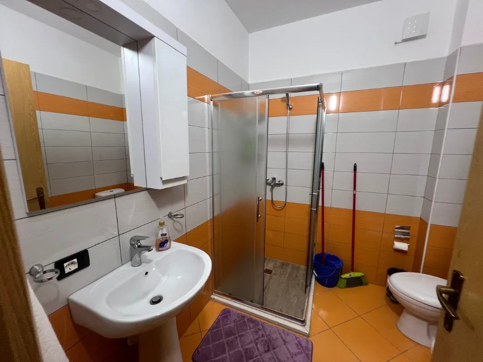 Shqiperi, jepet me qera apartament 1+1 Kati 6, 350 € 