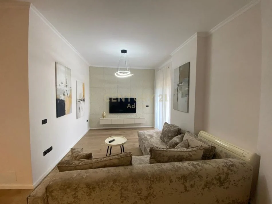 Tirane, jepet me qera apartament 1+1+Ballkon Kati 5, 82 m² 1.000 € (Rruga e Kosovareve)