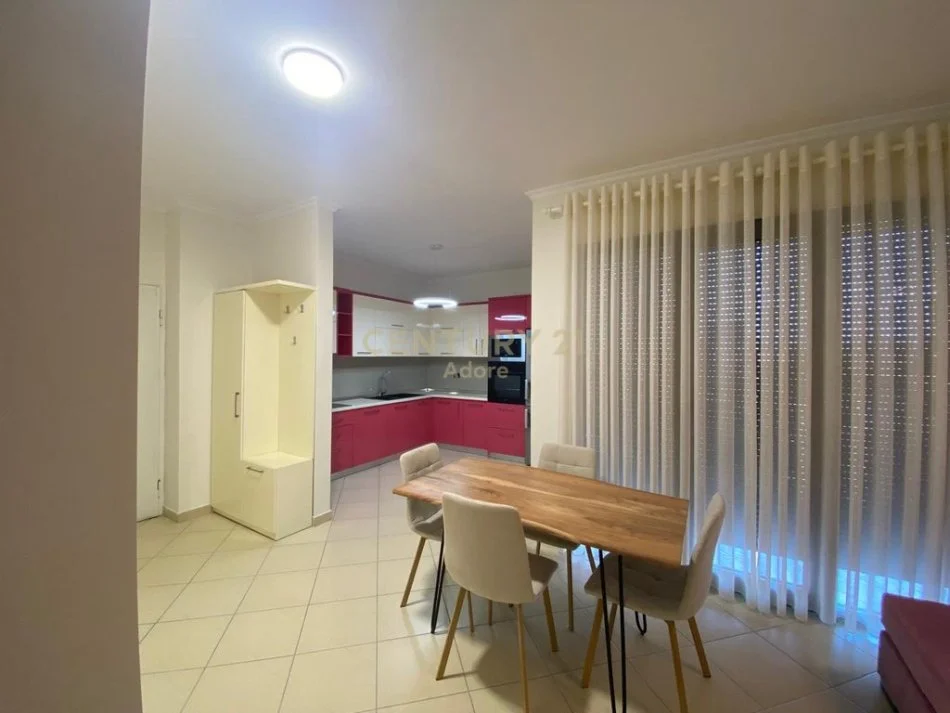 Tirane, jepet me qera apartament 2+1+Ballkon Kati 5, 109 m² 1.000 € (Rruga e Kosovareve)