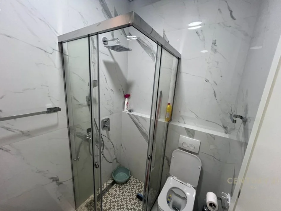 Tirane, jepet me qera apartament 2+1 Kati 8, 109 m² 1.300 € 