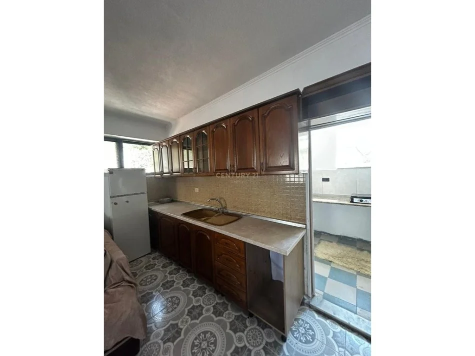 Tirane, jepet me qera apartament 2+1+Aneks Kati 1, 95 m² 450 € (Mbrapa Fakultetit të Mjekësisë,Tiranë)