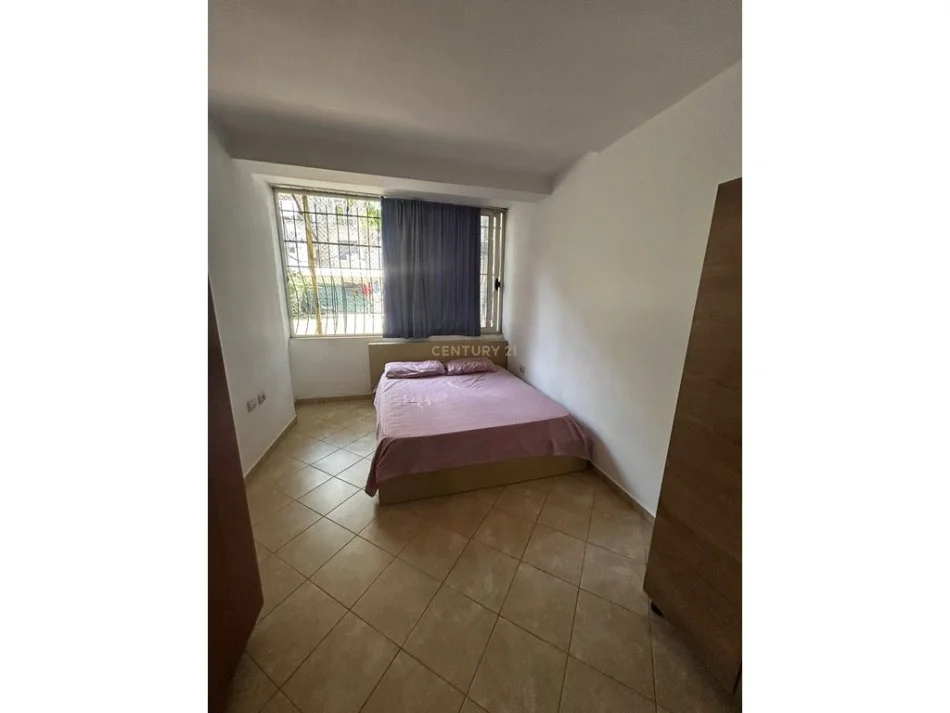 Tirane, jepet me qera apartament 2+1+Aneks Kati 1, 95 m² 450 € (Mbrapa Fakultetit të Mjekësisë,Tiranë)