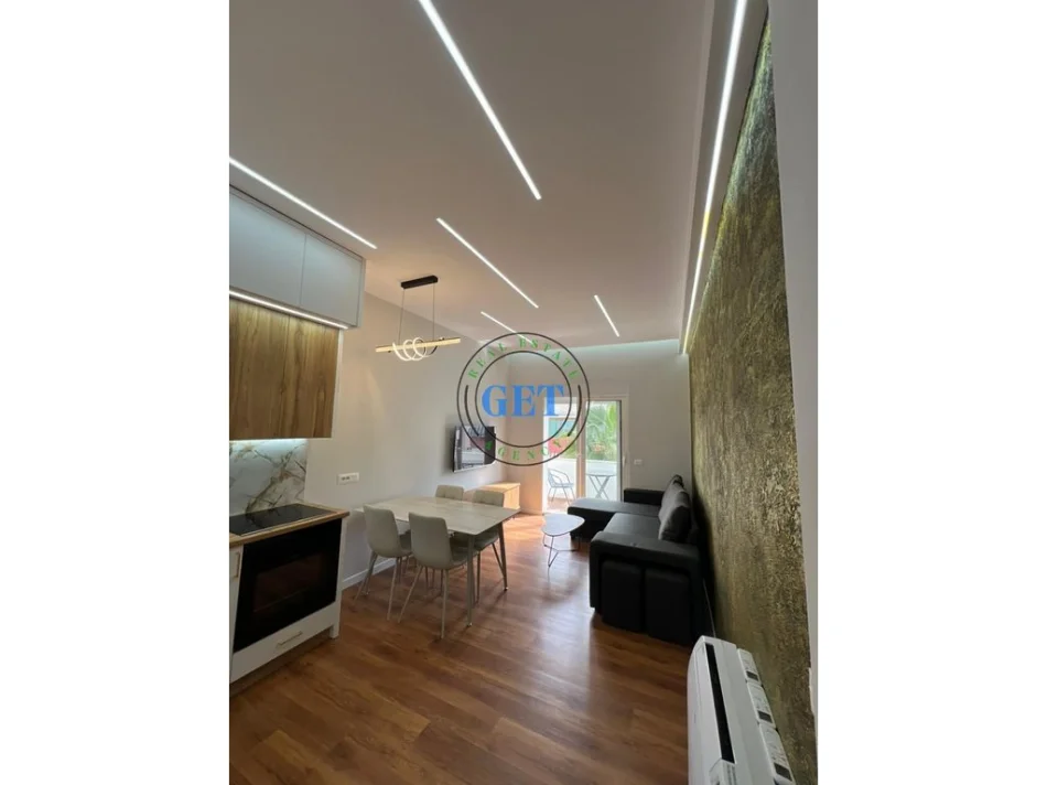 Durres, jepet me qera apartament 2+1 Kati 5, 75 m² 700 € (bulevardi kryesor)