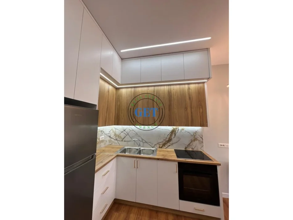 Durres, jepet me qera apartament 2+1 Kati 5, 75 m² 700 € (bulevardi kryesor)