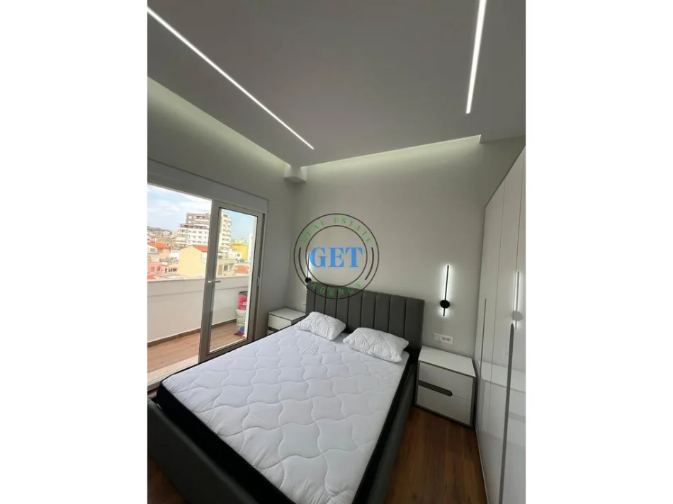 Durres, jepet me qera apartament 2+1 Kati 5, 75 m² 700 € (bulevardi kryesor)