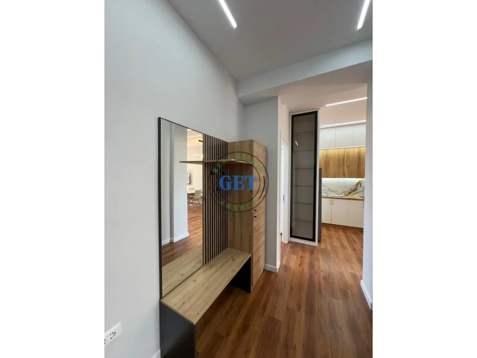 Durres, jepet me qera apartament 2+1 Kati 5, 75 m² 700 € (bulevardi kryesor)